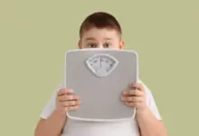 Informação e hábitos saudáveis são aliados fundamentais no combate à obesidade infantil (Imagem: Pixel-Shot