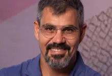 Globo escala Juliano Cazarré para novela vertical sobre futebol e poder