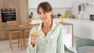 Consumir a bebida com equilíbrio ajuda a preservar o sorriso ao longo do tempo (Imagem: Pixel-Shot