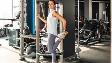 Alongar antes ou após a musculação depende de uma série de fatores (Imagem: tsyhun