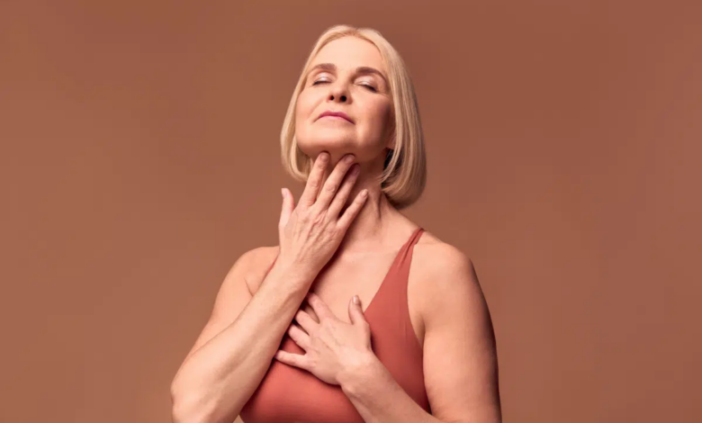 A cirurgia de papada é um procedimento comum após uma perda de peso significativa (Imagem: Velista production