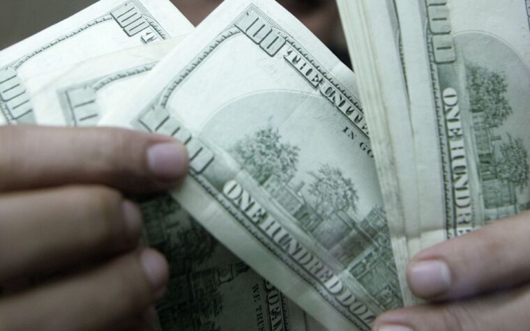 Dólar atinge R$ 5,17 com impactos das eleições e exterior