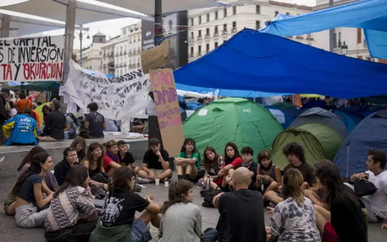 Mobilização popular em Madri exige proteção aos inquilinos