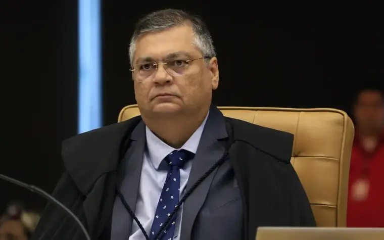 Dino exige esclarecimentos sobre conexão entre Master e instituto