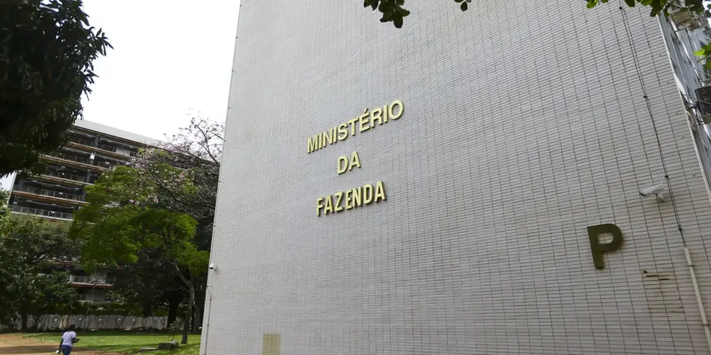 Projeção do PIB para 2026 e 2027 é revista para baixo pelo governo