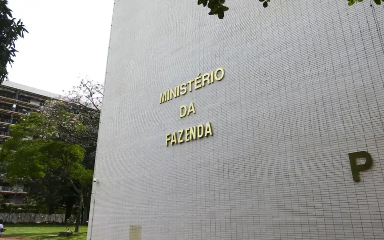Projeção do PIB para 2026 e 2027 é revista para baixo pelo governo
