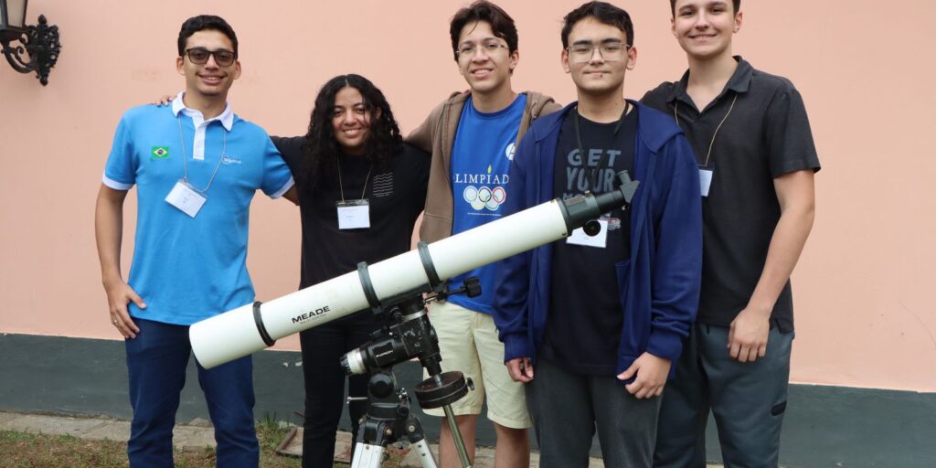 Estudantes brasileiros representam país em Olimpíada de Astronomia