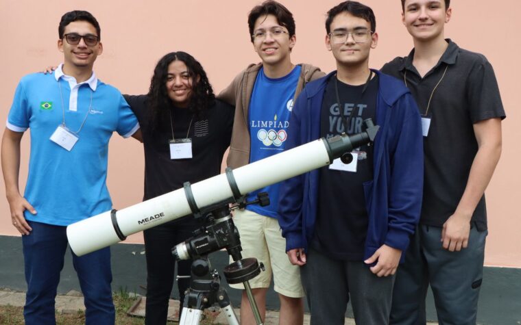 Estudantes brasileiros representam país em Olimpíada de Astronomia