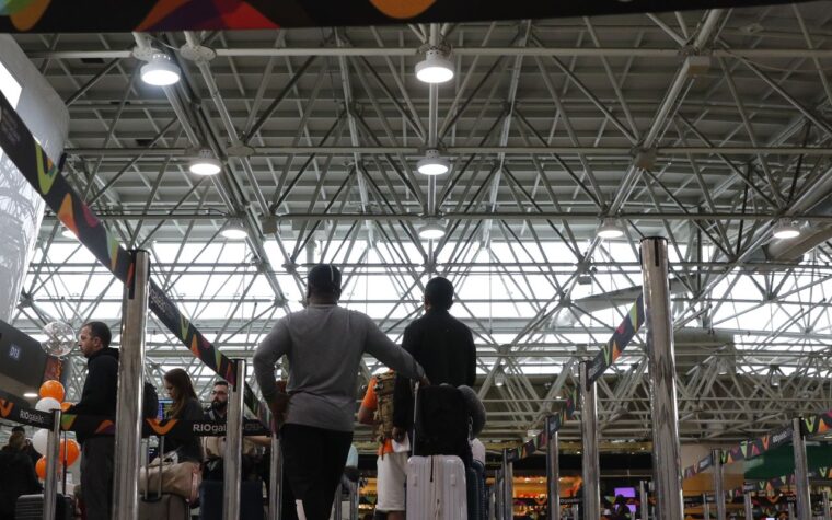 Novas regras da Anac visam conter passageiros indisciplinados