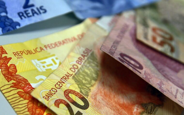Técnicas de crédito aumentam, mas famílias enfrentam endividamento