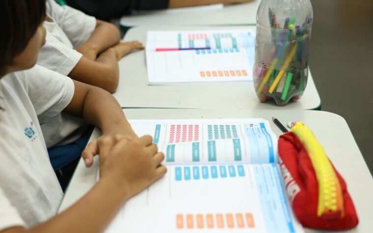 Bolsas de estudo vão promover formação na educação básica