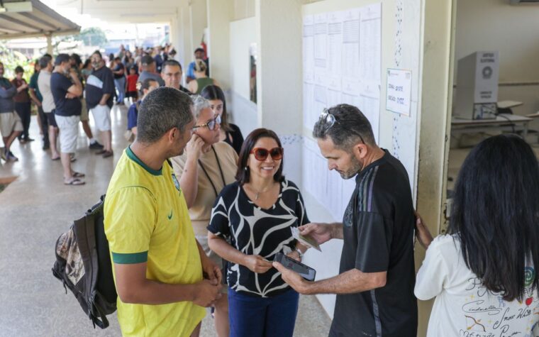 Direito de saída do trabalho para votar é garantido por lei