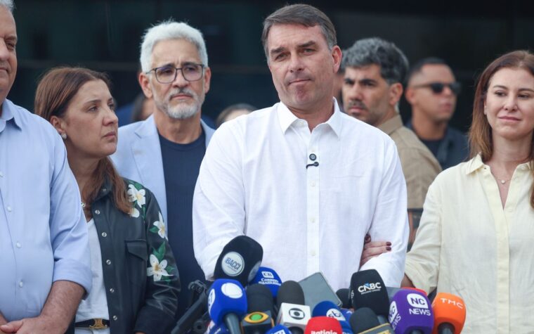 STF esclarece que não mandou realizar buscas em Flávio Bolsonaro