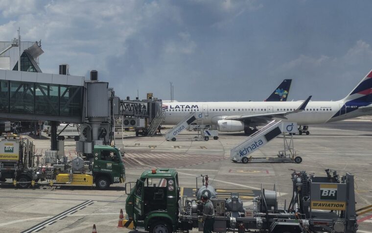 Aumento no preço do querosene de aviação pressiona setor aéreo