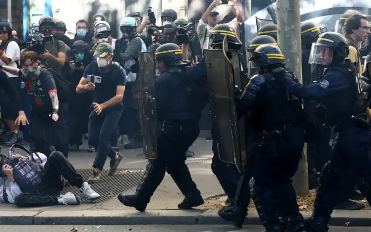 Adolescentes franceses realizam dia de protestos escolares