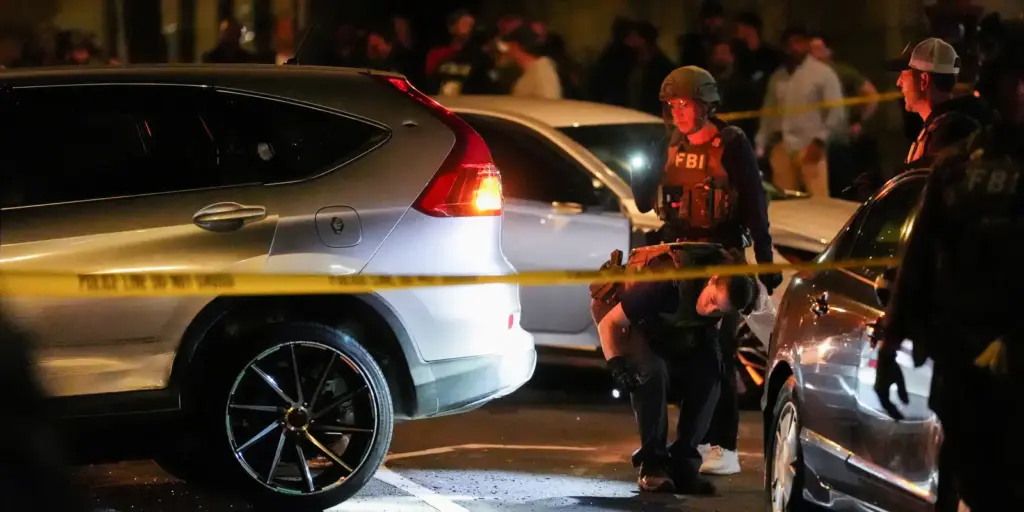 Agentes do ICE disparam e ferem homem em carro em Nova York
