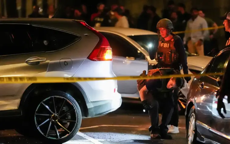 Agentes do ICE disparam e ferem homem em carro em Nova York