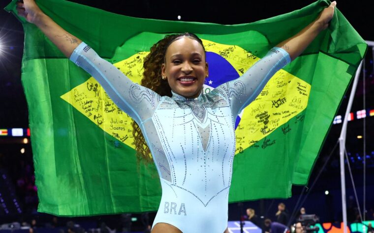 Rebeca Andrade é campeã trilíngue no Mundial de ginástica