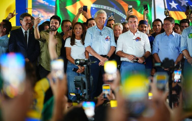Ato no Rio defende voto em Lula por estudantes universitários