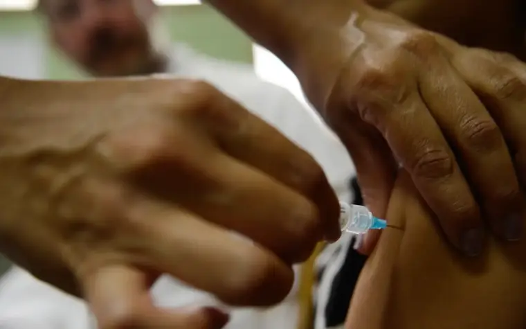 Vacinação contra HPV reduz consultas a lesões pré-cancerígenas