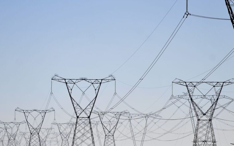 Distribuidoras reforçam oferta de energia para dia da eleição