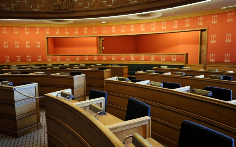 Xi refuerza control en el PCCh con drástica purga de miembros