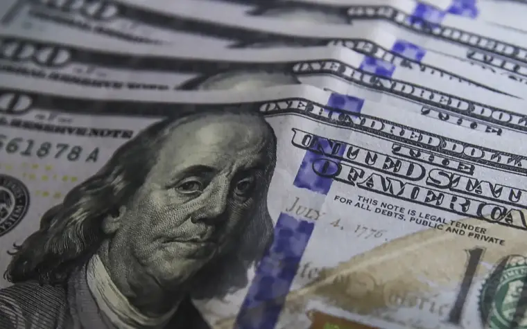 Dólar recua para R$ 5,17 com queda acumulada em setembro