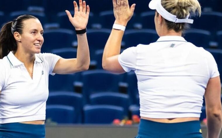Stefani e parceira superam campeãs olímpicas em Pequim