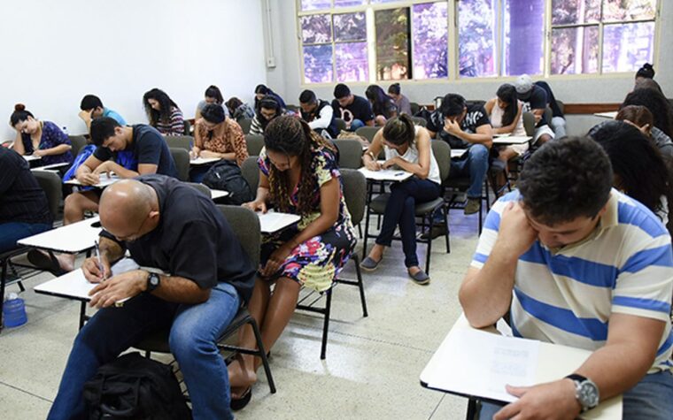 Início das provas de proficiência em português será amanhã