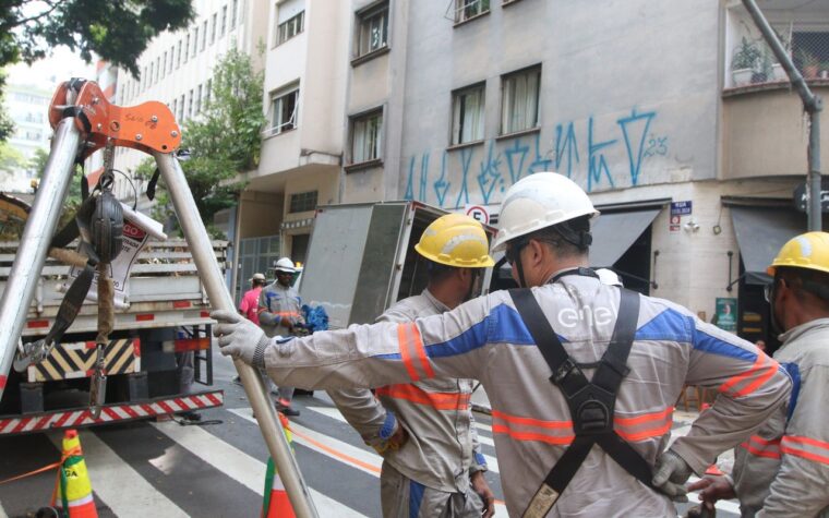 Procon multa Enel por problemas no fornecimento de energia
