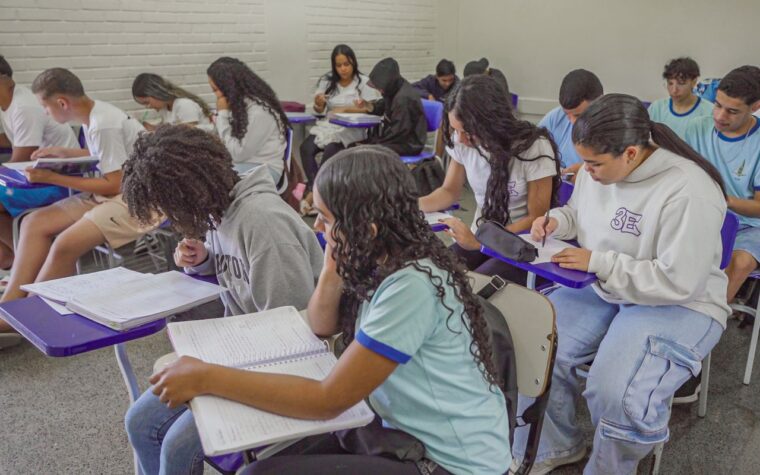 Jovens de escolas públicas demandam mudanças na educação brasileira