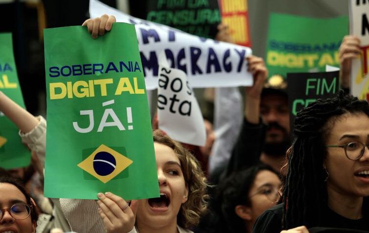 Manifestantes exigem ações da Meta em defesa da democracia
