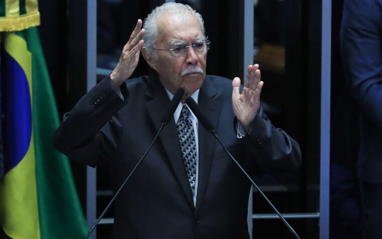 José Sarney enfrenta recuperação em UTI após cirurgia abdominal