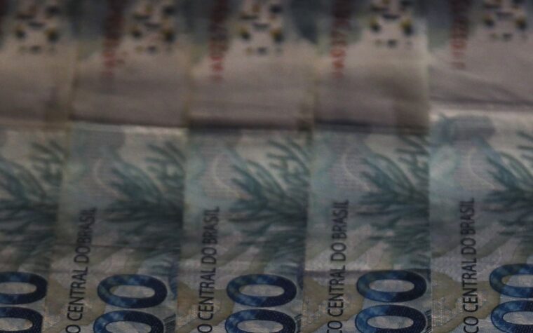 Aumento das previsões de inflação indica desafios econômicos futuros
