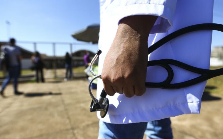 Resultados de isenção facilitam acesso de médicos ao Revalida 2027