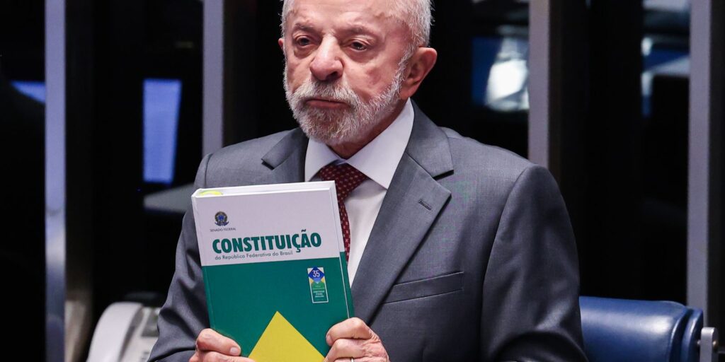 Lula visita Minas Gerais e comemora fim da jornada 6×1