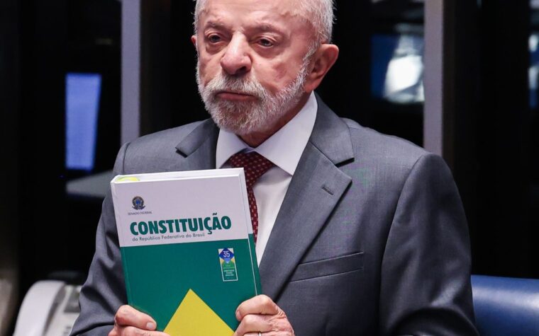 Lula visita Minas Gerais e comemora fim da jornada 6×1