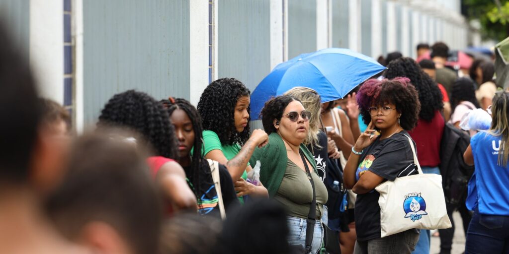 Enem registra maior número de inscrições de mulheres e pardos
